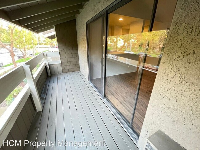Building Photo - Studio, 1 bath House - 18 Streamwood