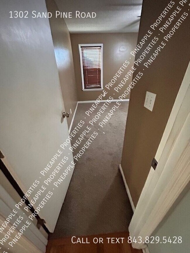 Building Photo - 1302 Sand Pine Rd