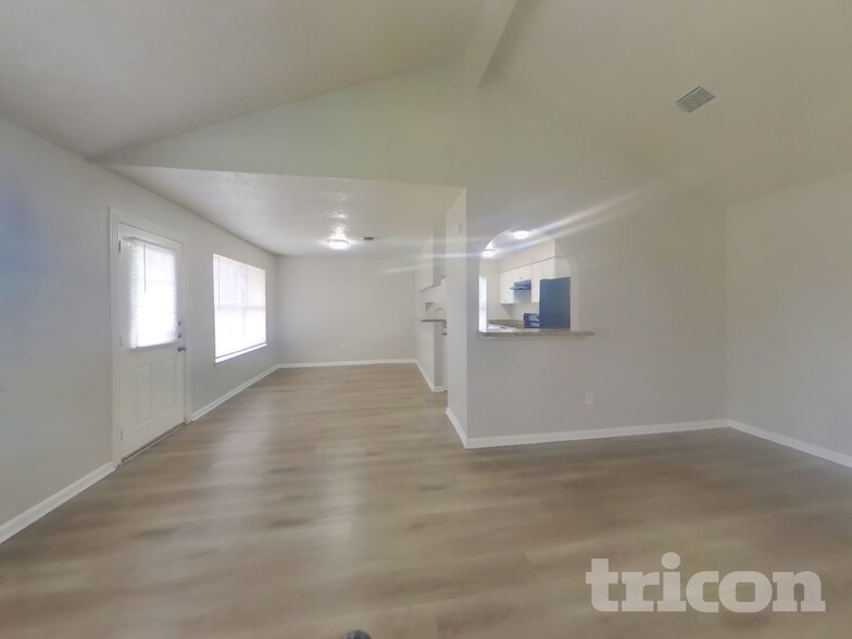 Building Photo - 1391 Tenderden Dr