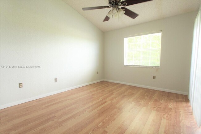 Building Photo - 2881 N Oakland Forest Dr