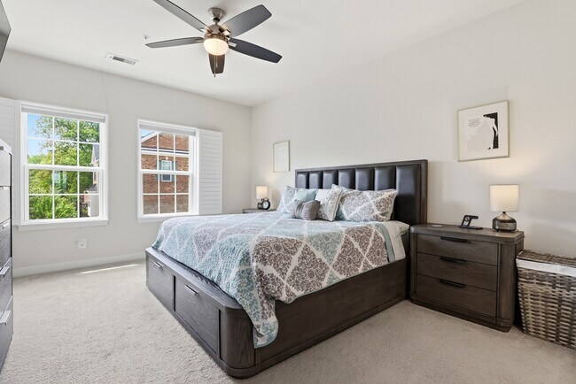 Building Photo - 4915 Crest View Dr