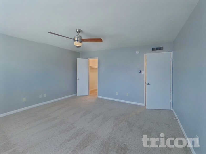 Building Photo - 6026 Lakecrest Dr