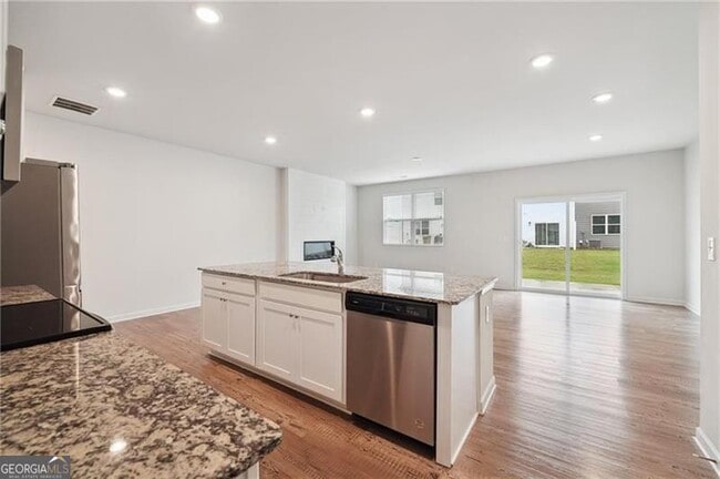 Building Photo - 5207 Canberra Dr