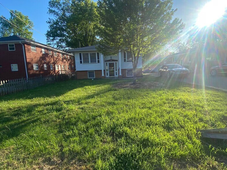 Building Photo - 1411 McDonald Ave