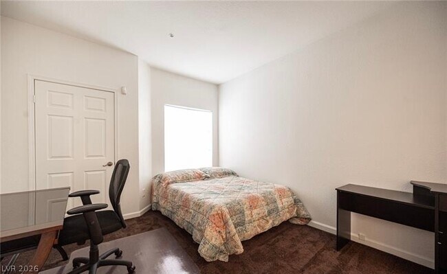 Building Photo - 6480 Annie Oakley Dr