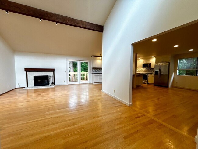Building Photo - Amazing Lake Forest Park Home