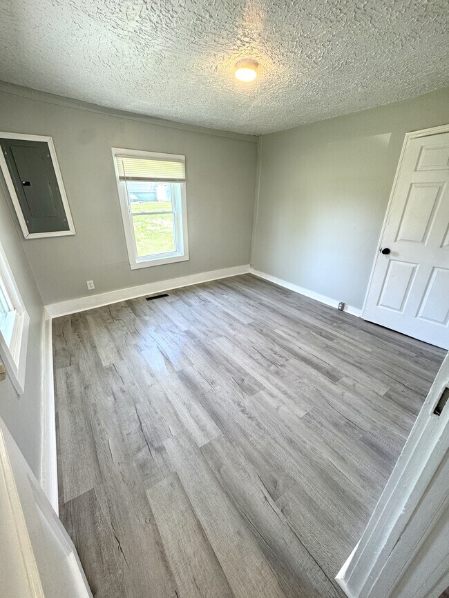 Building Photo - 105 Trail Dr