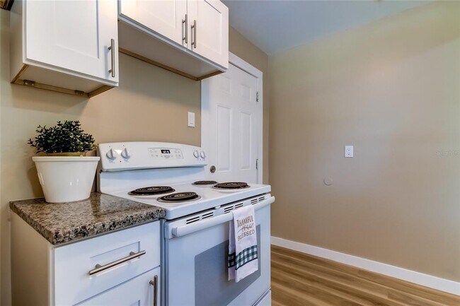 Building Photo - 1800 12th Ave S