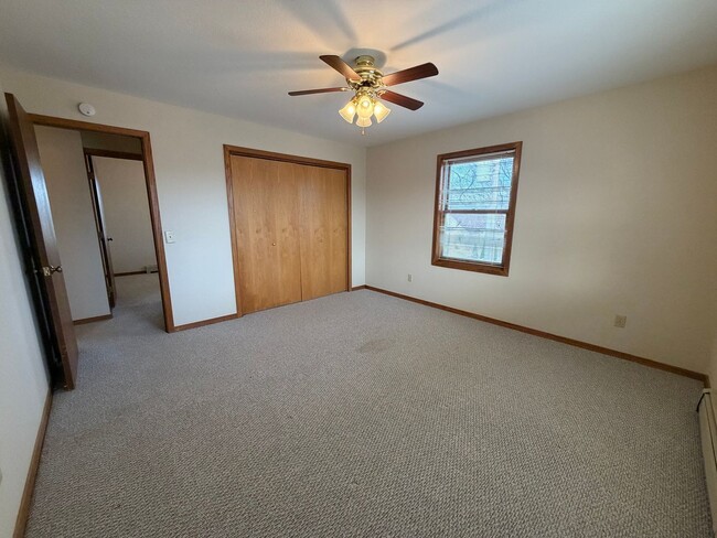 Building Photo - 8443 Woodhaven Dr SW