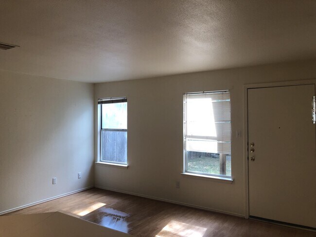 Building Photo - 9709 Sugar Hill Dr
