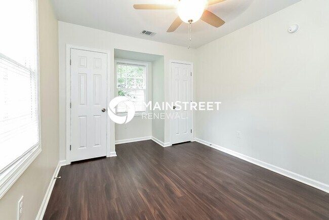 Building Photo - 3 Bedroom Pet-Friendly Home in Memphis, TN with Main Street Renewal