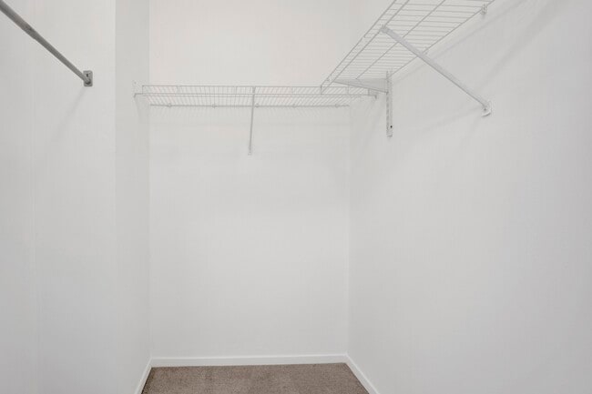 Building Photo - 600 N Kingsbury St