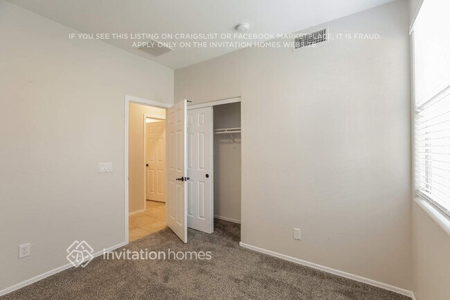 Building Photo - 2320 W Desert Ln