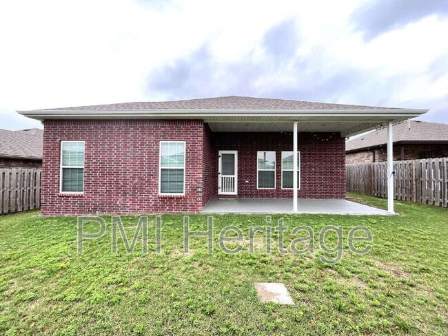 Building Photo - 6002 NW Meade St