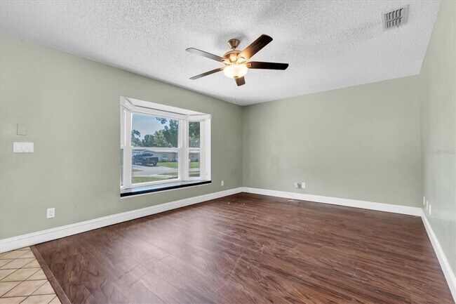 Building Photo - 3235 Hillsdale Ave