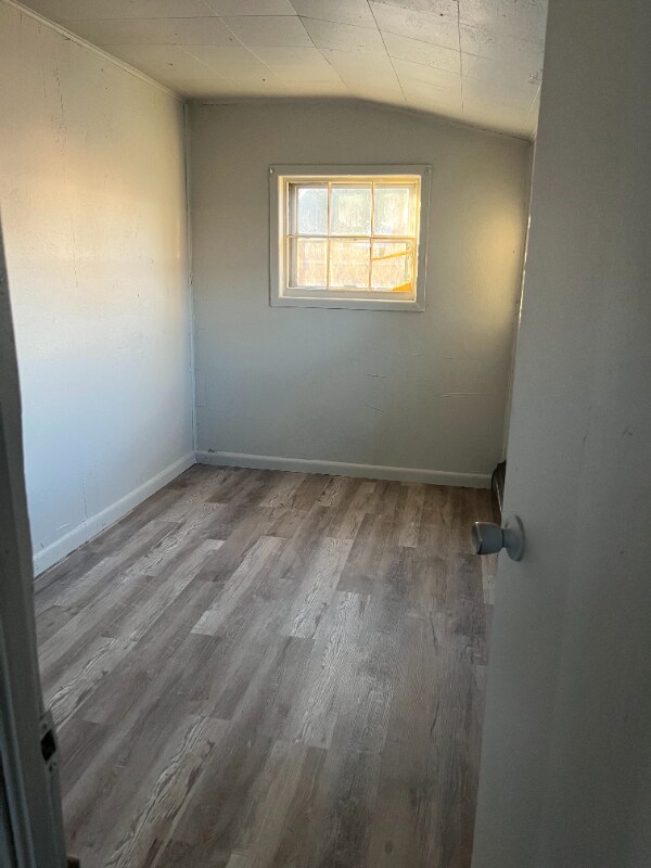 Building Photo - 510 N Queens Ave