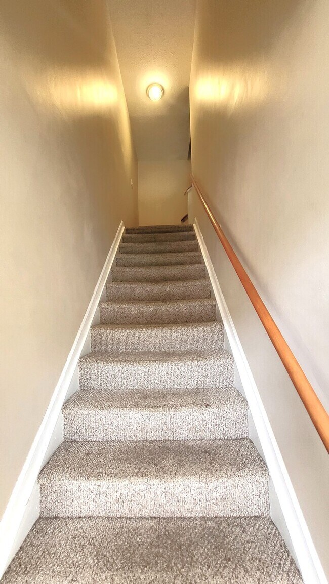 Building Photo - Available Now! Two Bedroom Two Bath Townho...