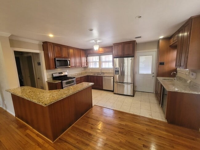 Building Photo - 2115 Avenue O
