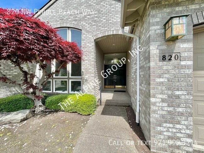 Building Photo - 820 NW Pebble Beach Way