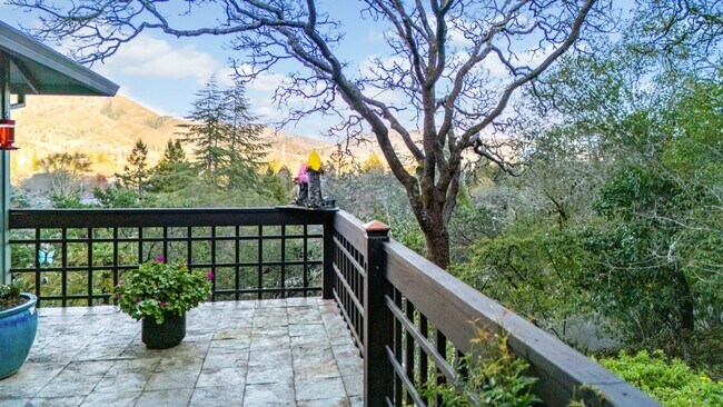 Building Photo - Breathtaking Views & Luxurious Furnished Rental in Oakmont's 55+ Community!