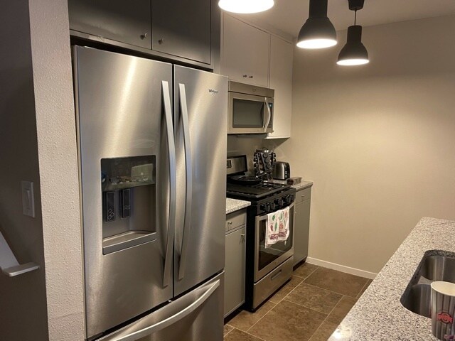Stainless Steel Appliances - 4200 Camelot Hts