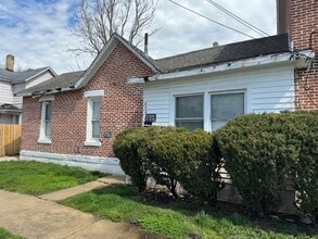 Building Photo - 148 N Root St