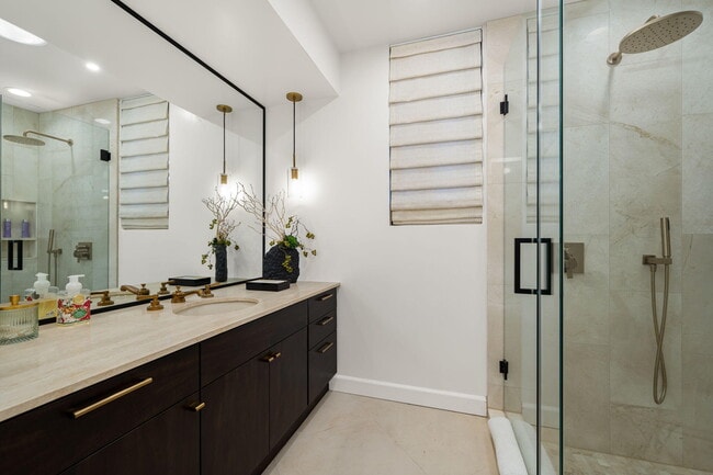 Building Photo - 6 Exeter Ct