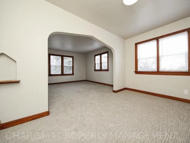 Building Photo - Charming 3 BD Home Across from Emerson Park – Move-In Ready!