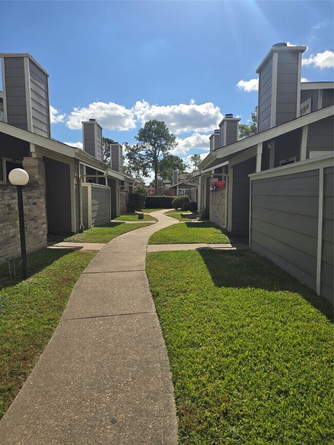 Building Photo - 6347 Cattails Ln