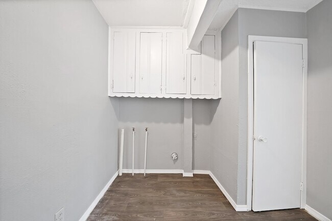 Building Photo - 2305 8th Ave