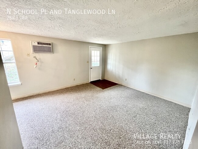 Building Photo - Top Floor! Roomy 2-Bed with A/C & Off-Stre...