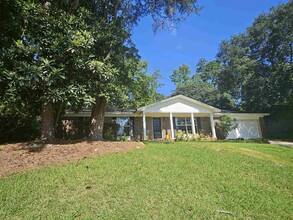 Building Photo - 1541 Woodgate Way