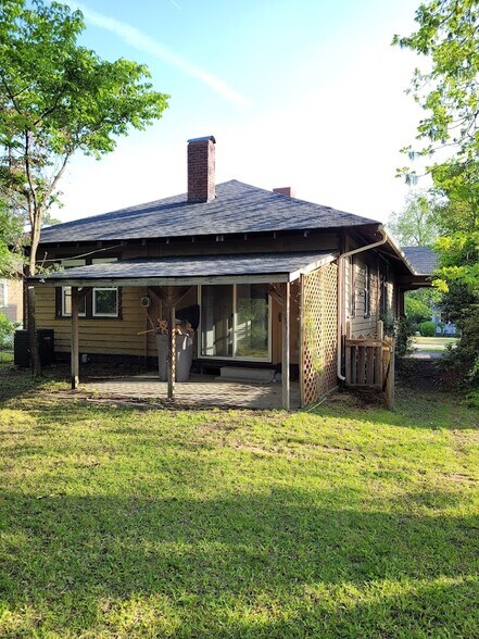 Building Photo - 831 Western Ave