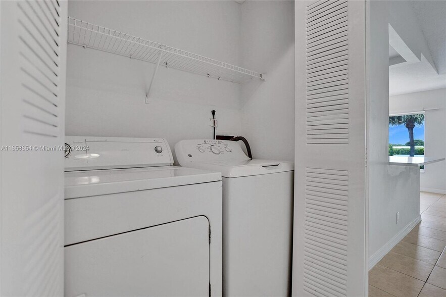 Building Photo - 815 W Boynton Beach Blvd