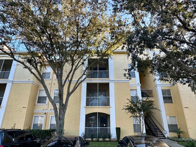 Building Photo - Recently Renovated 2BR/2BA Third Floor Uni...