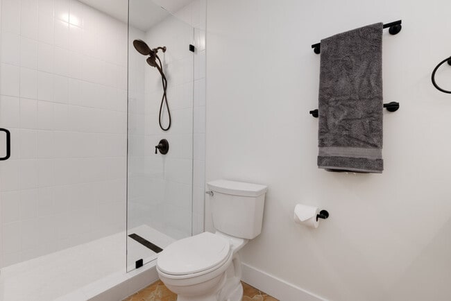 Building Photo - 4373 Loma Riviera Ct