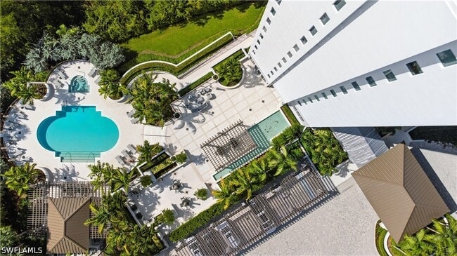 Building Photo - 8990 Bay Colony Dr