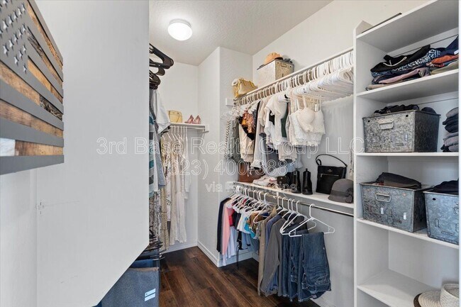 Building Photo - 21072 W Maiden Ln