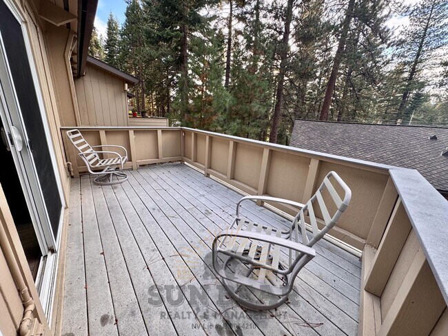 Building Photo - 3 Bedroom!  Dog Friendly!