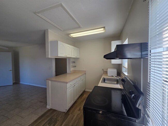 Building Photo - 609 Caribbean Dr