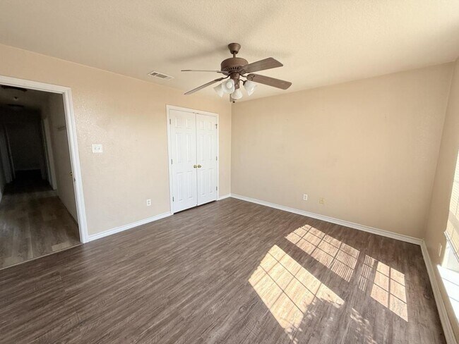 Building Photo - 2409 Gail Dr