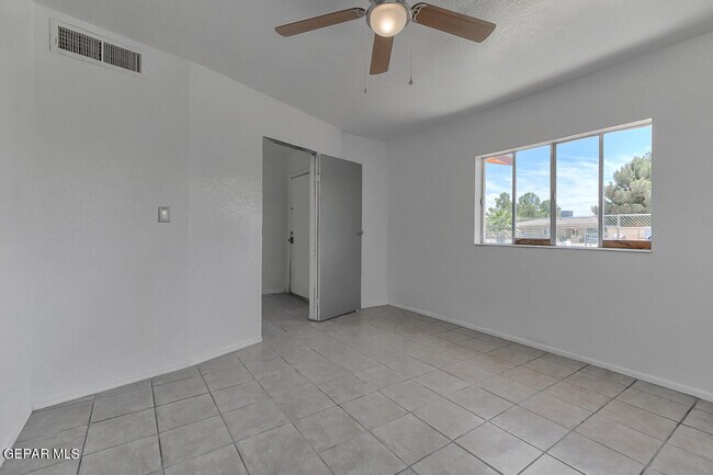 Building Photo - 385 Mireles Ct