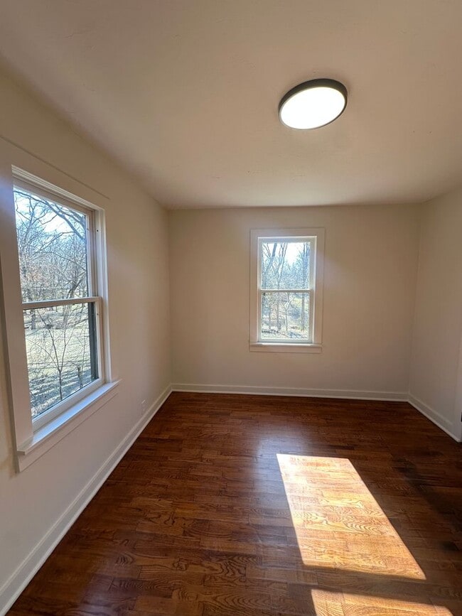 Building Photo - Move-In Ready 2-Bedroom Home Fully Updated With Spacious Yard