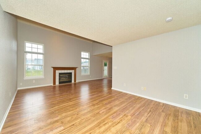 Building Photo - Sweet 3 Bedroom 2.5 Bath in Popular Maple Grove Estates