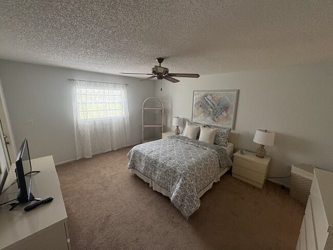 Building Photo - 305 Mission Trail W