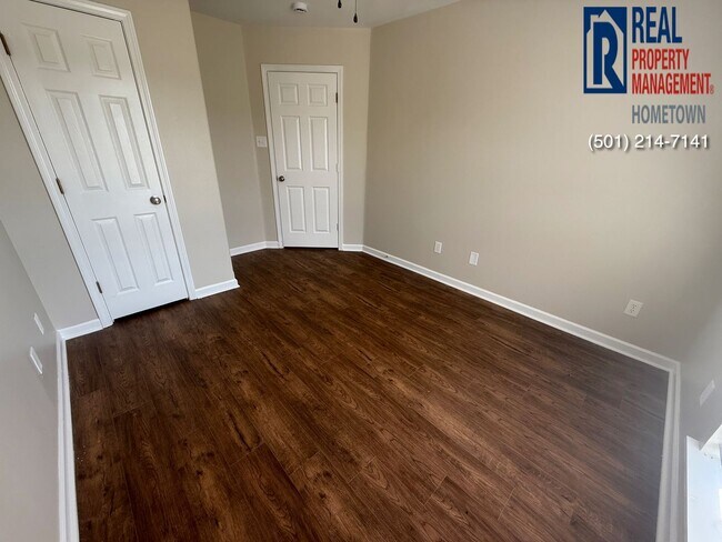 Building Photo - 2993 Wildwood Dr
