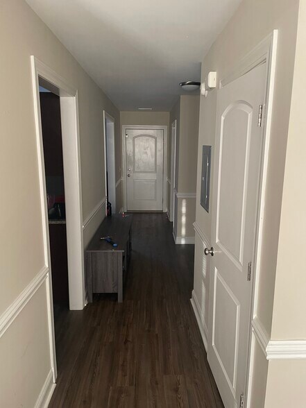 Building Photo - 500 Hillshade Ct
