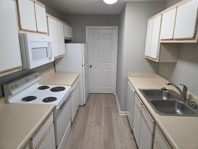 Primary Photo - 450 Dabney Dr