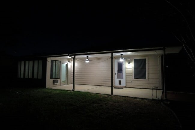 Building Photo - 2900 Bluffs Ct