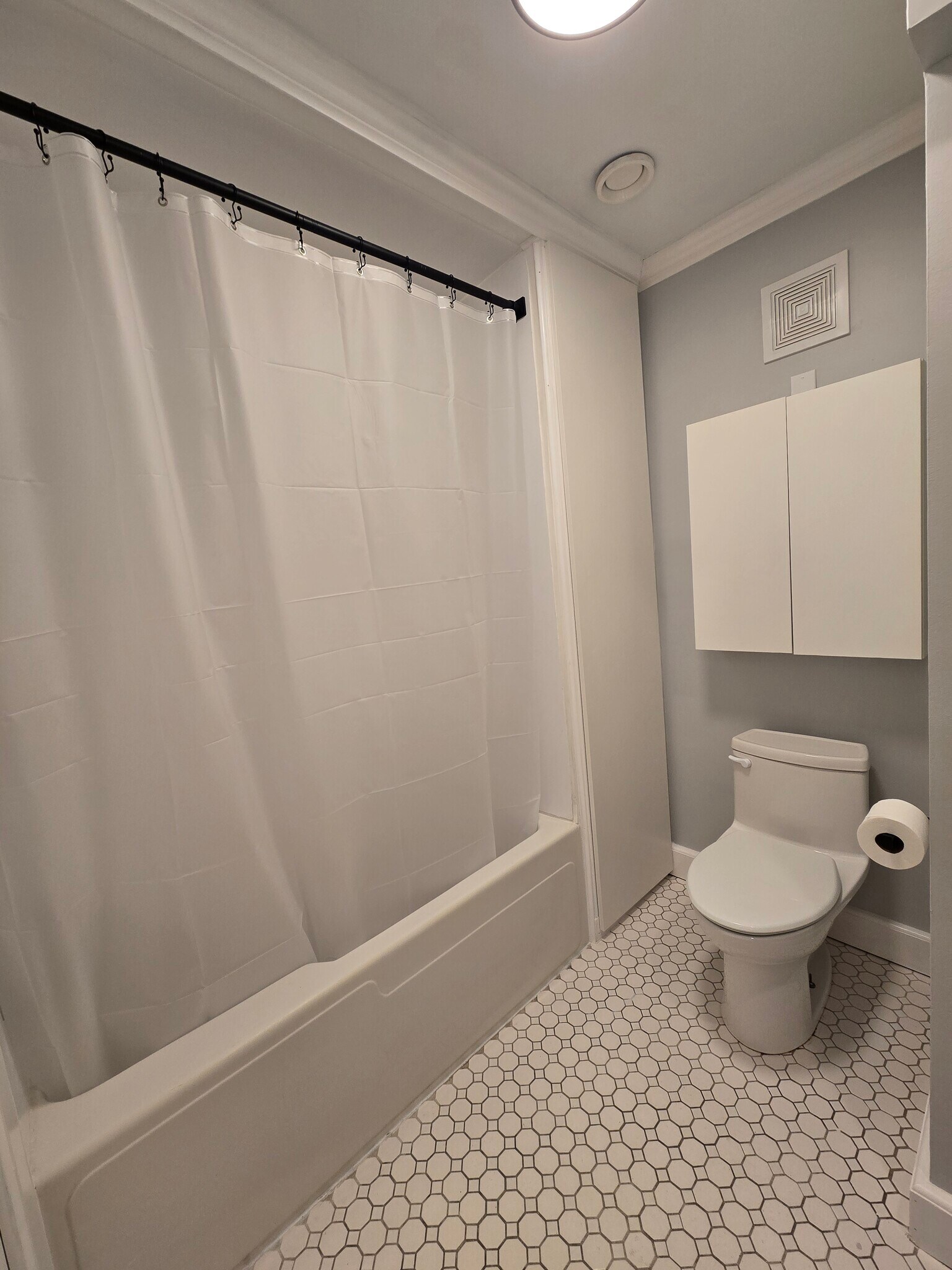 Building Photo - 1104 Pine St